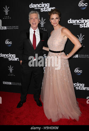 Los Angeles, CA, USA. 22. November 2016. Tom Bergeron, Erin Andrews, bei ABC "Dancing With The Stars' Season 23 Finale im Grove, Kalifornien am 22. November 2016. Bildnachweis: Faye lernen/Medien Punch/Alamy Live-Nachrichten Stockfoto