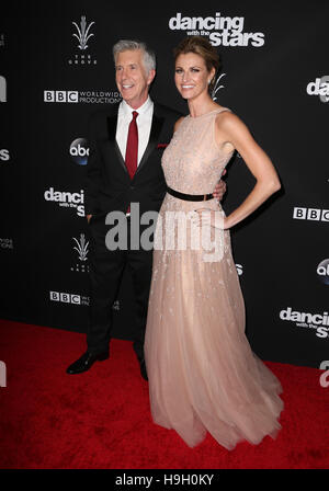 Los Angeles, CA, USA. 22. November 2016. Tom Bergeron, Erin Andrews, bei ABC "Dancing With The Stars' Season 23 Finale im Grove, Kalifornien am 22. November 2016. Bildnachweis: Faye lernen/Medien Punch/Alamy Live-Nachrichten Stockfoto