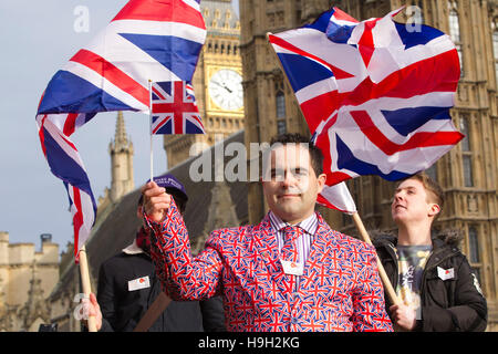 Westminster, London, UK. 23. November 2016. Pro-Austritt-Anhänger-Protest vor dem Houses of Parliament, Westminster, UK Brexit Unterstützer versammeln sich heute im Parlament, für die Demokratie der Brexit Stimmen nach 5 Monaten am 23. Juni EU-Referendum im Vereinigten Königreich einzutreten. Bildnachweis: Jeff Gilbert/Alamy Live-Nachrichten Stockfoto