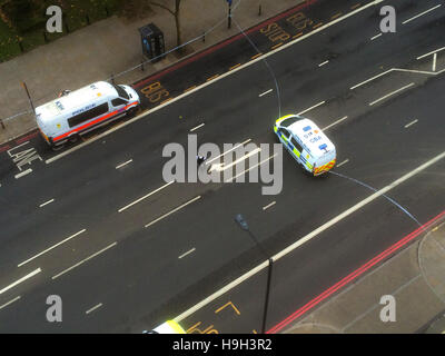 Vauxhall, London, UK. 23. November 2016. Verdächtiges Paket enge Straßen rund um MI6. Straßen in und um MI6 Gebäude in Vauxhall geschlossen weitere Untersuchung weitergeht. Bildnachweis: Chandra Prasad/Alamy Live-Nachrichten Stockfoto