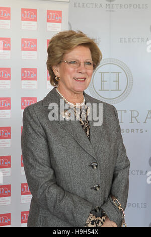 Athen, Griechenland. 23. November 2016. Königin Anne-Marie von Griechenland besucht beim Abendessen. ELIZA Society for Prevention of Cruelty für Kinder hält ein Fundraising Dinner für den Urlaub der Danksagung an eine zentrale Hotel Athen © Aristidis Vafeiadakis/ZUMA Draht/Alamy Live News Stockfoto