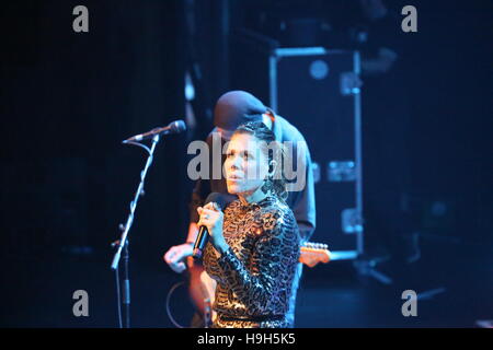 London, UK. 23. November 2016. Beth Hart live in der Royal Festival Hall (Southbank) in London. Bildnachweis: Uwe Deffner/Alamy Live-Nachrichten Stockfoto