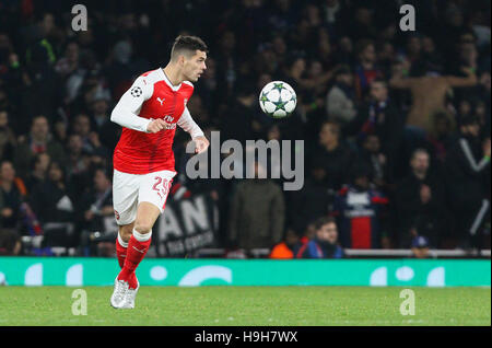 Emirates Stadium, London, UK. 23. November 2016. Granit Qualifikationsspiel von Arsenal in der UEFA Champions League Spiel zwischen Arsenal und Paris Saint-Germain im Emirates Stadium in London. 23. November 2016. Bildnachweis: Tele Bilder / Alamy Live News Stockfoto