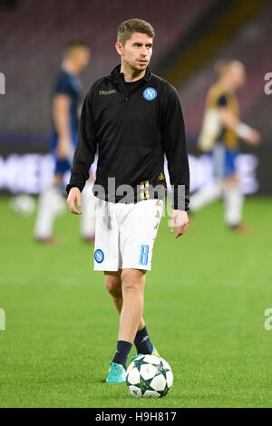 Napoli, Italien. 23. November 2016. Jorge Luiz Frello Jorginho von Napoli in Aktion während der UEFA Champions League-Gruppe C zwischen SSC Napoli und Dynamo Kiew im Stadio San Paolo am 23. November 2016 in Neapel, Italien.   Bildnachweis: Marco Iorio/Alamy Live-Nachrichten Stockfoto