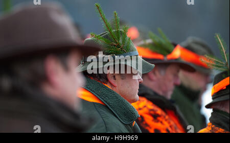 Göhrde, Deutschland. 15. November 2016. Jäger im Bild nach eine Fahrt jagen in der Nähe von Göhrde, Deutschland, 15. November 2016. Foto: Philipp Schulze/Dpa/Alamy Live News Stockfoto