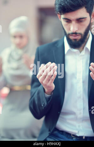 Muslimischen Mann und Frau zu beten Stockfoto