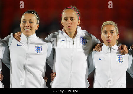 (links nach rechts) Englands Lucy Bronze, Jo Potter und Jordan Nobbs Stockfoto