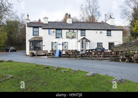 Die Britannia Inn öffentlichen Häuser im Dorf Elterwater in der Nähe von Ambleside im Lake District Stockfoto