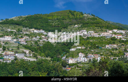 Der Hügel Stadt Scala betrachtet von Ravello an der Amalfiküste, Kampanien, Italien. Stockfoto