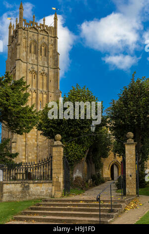 St James Church in Chipping Campden am Anfang des Weges Cotswold Stockfoto