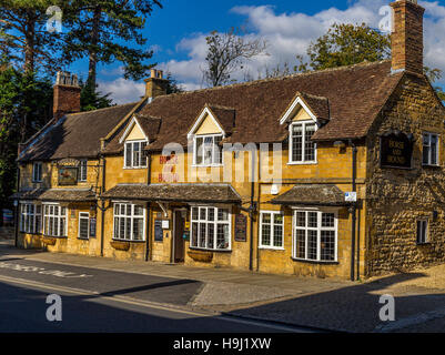 Pferd und Hund Kneipe/Restaurant in Broadway Stockfoto