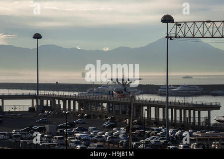 Blick auf die Bucht von Neapel im Hintergrund der Vesuv, Neapel, Italien, Europa Stockfoto
