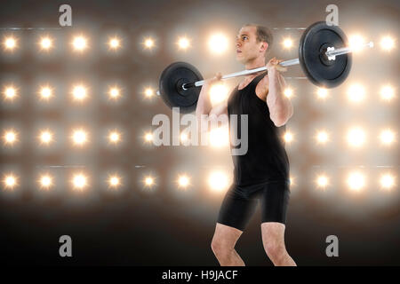 Zusammengesetztes Bild eines Bodybuilders schwere Langhantel Gewichte heben Stockfoto