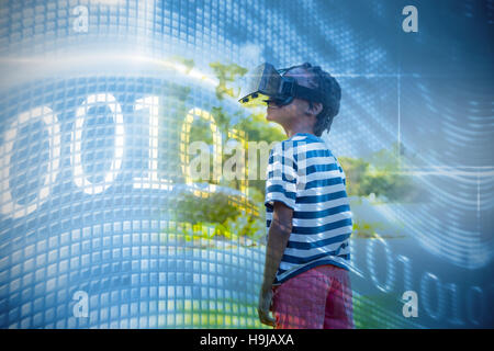 Zusammengesetztes Bild von Binär-Code auf dem digitalen Bildschirm Stockfoto
