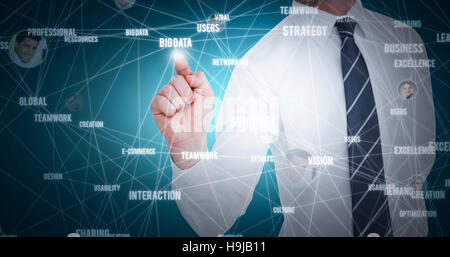Zusammengesetztes Bild der Geschäftsmann zeigte mit seinem finger Stockfoto