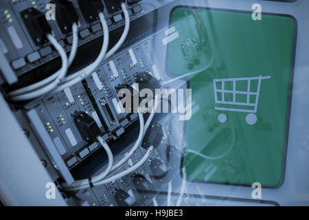 Zusammengesetztes Bild grün Trolley Taste auf der Tastatur Stockfoto