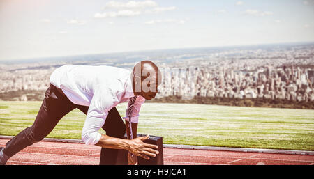Zusammengesetztes Bild von Close Up der Geschäftsmann in Startlöchern Stockfoto