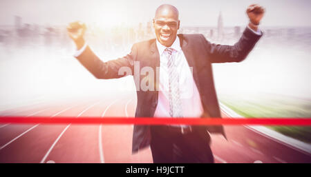 Zusammengesetztes Bild des erfolgreichen Geschäftsmannes Arme Stockfoto