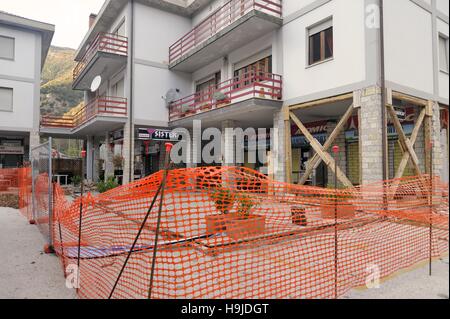 Erdbeben in Italien Mitte November 2016, beschädigt und evakuierten Häuser in Visso Stadt (Region Marken) Stockfoto