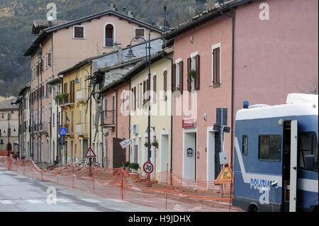 Erdbeben in Italien Mitte November 2016, beschädigt und evakuierten Häuser in Visso Stadt (Region Marken) Stockfoto