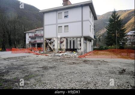 Erdbeben in Italien Mitte November 2016, beschädigt und evakuierten Häuser in Visso Stadt (Region Marken) Stockfoto