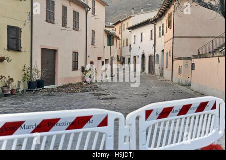 Erdbeben in Italien Mitte November 2016, Dorf von Muccia mit den Häusern beschädigt und evakuiert (Region Marken) Stockfoto