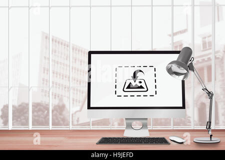 Das zusammengesetzte Bild im Computer auf einem Schreibtisch Stockfoto