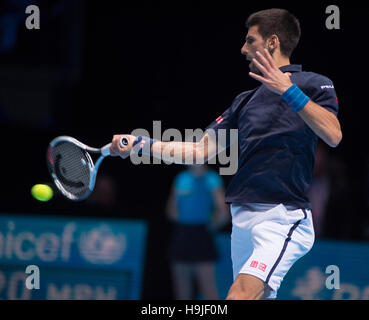Die O2-Arena, 20. November 2016. Murray Schlachten Djokovic im Finale zu gewinnen. © Sportsimages. Stockfoto