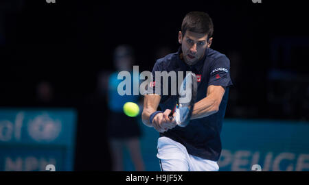 Die O2-Arena, 20. November 2016. Murray Schlachten Djokovic im Finale zu gewinnen. © Sportsimages. Stockfoto