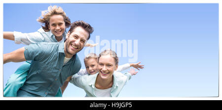 Glückliche Eltern mit ihren Kindern Stockfoto