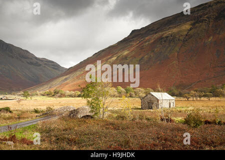 Unten in der Dale Bridge bei Wasdale Head, Wast Water, Lake District National Park, Cumbria, England, Großbritannien. Stockfoto