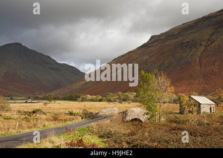 Unten in der Dale Bridge, bei Wasdale Head, Wast Water, Lake District National Park, Cumbria, England, Großbritannien. Stockfoto