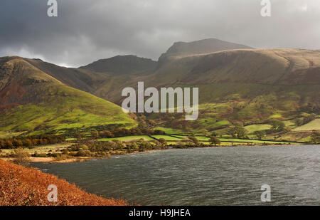 Wast Water with Scafell Pike Rising in the background, Lake District National Park, Cumbria, England, UK. Stockfoto