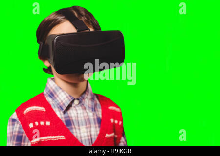 Zusammengesetztes Bild Nahaufnahme eines jungen tragen virtual-Reality-simulator Stockfoto