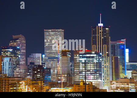 Denver downtown Skyline bei Nacht, Colorado, USA. Stockfoto