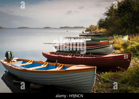 Angler-Boote auf der Seite Loch Corib am Derrymoyle, Oughterard, Co. Galway, Irland Stockfoto