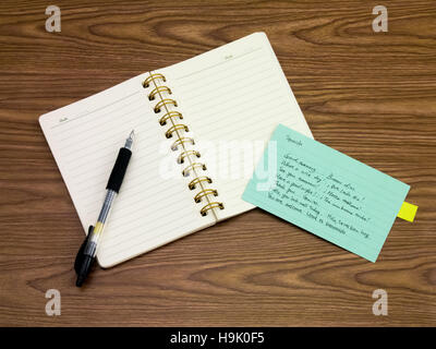 Spanisch; Erlernen der neuen Sprache schreiben der Wörter auf dem Notebook Stockfoto