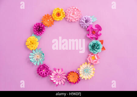 Papier-Blumen-Kranz Stockfoto