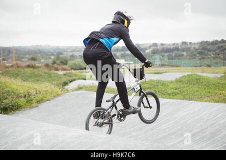 Radfahrer-Reiten-BMX-Rad Stockfoto