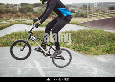 Radfahrer-Reiten-BMX-Rad Stockfoto