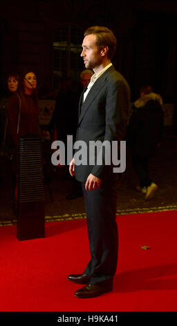 Rafe Spall besucht die Mamas Liste Premiere am Curzon Mayfair, London. Stockfoto