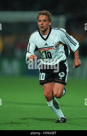 THOMAS HASSLER Deutschland & KARLSRUHER FC 4. Juli 1998 Stockfoto