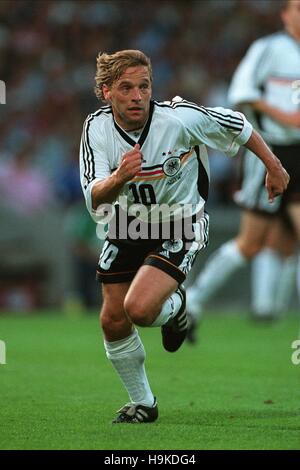 THOMAS HASSLER Deutschland & KARLSRUHER FC 4. Juli 1998 Stockfoto