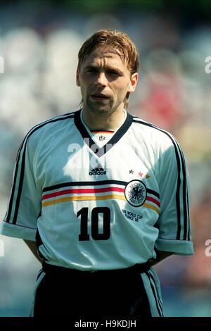 THOMAS HASSLER Deutschland & KARLSRUHER FC 29. Juni 1998 Stockfoto