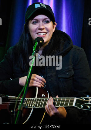 Bala Cynwyd, PA, USA. 22. November 2016. US-amerikanischer Singer-Songwriter K.Flay Besuche Radio 104.5 des Performance-Theater. Stockfoto