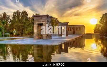 Sonnenuntergang über der Tempel von Debod in Madrid, Spanien Stockfoto