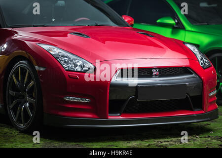 Rot-schwarz-Nissan GT-R tuning Stockfoto