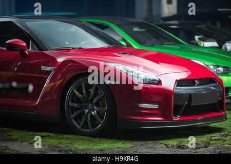 Rot-schwarz-Nissan GT-R tuning Stockfoto