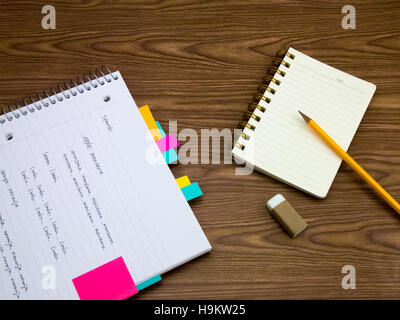 Spanisch; Erlernen der neuen Sprache schreiben der Wörter auf dem Notebook Stockfoto