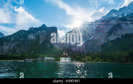 St.-Bartholomäus Kirche, Königssee, See, Berg Watzmann mit Sonnenstrahlen, Nationalpark Berchtesgaden, Berchtesgadener Land Stockfoto